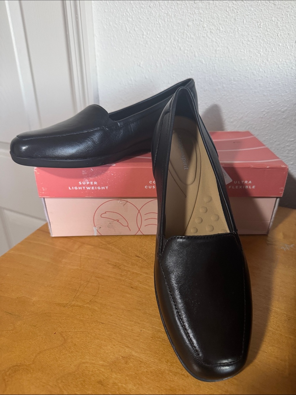 Easy Spirit Women's Black Leather Slip-On Loafer Flats